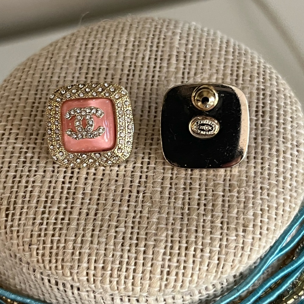 DEAL of DAY 💎Gorgeous inspired copies of Chanel earrings in excellent condition - Picture 3 of 6